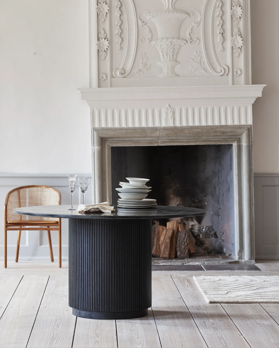 Eerie Round Dining Table - Black